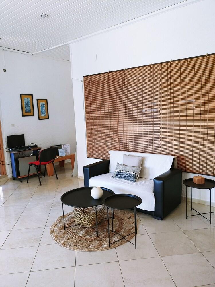 Achlia Hotel Luaran gambar